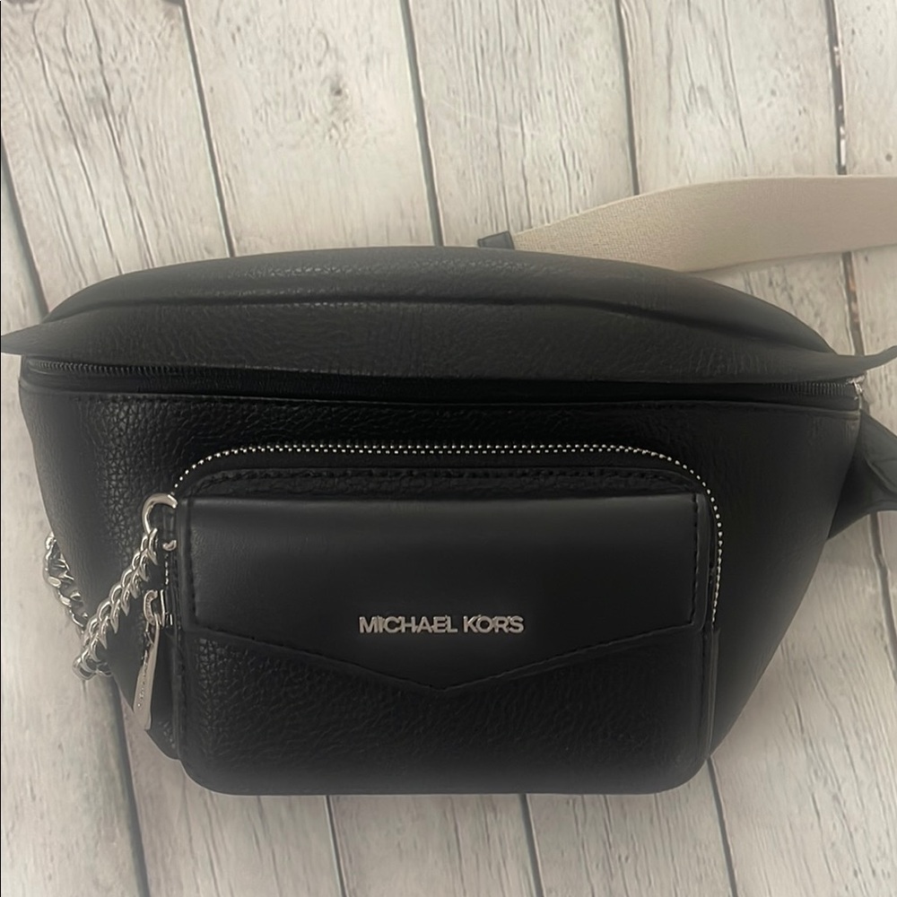 Michael Kors Maisie Large Pebbled Leather 2-in-1 Sling Bag